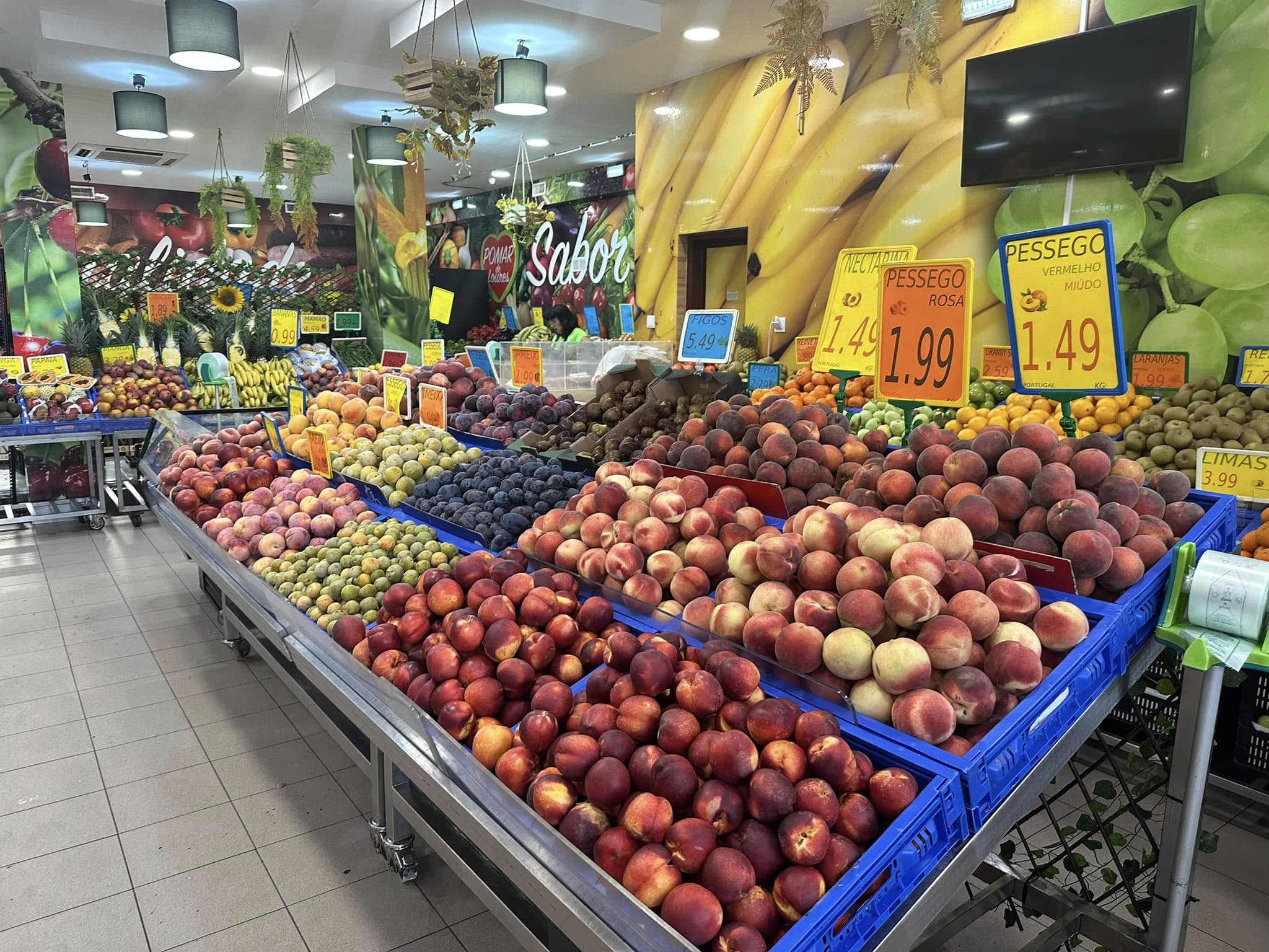 Display de frutas coloridas