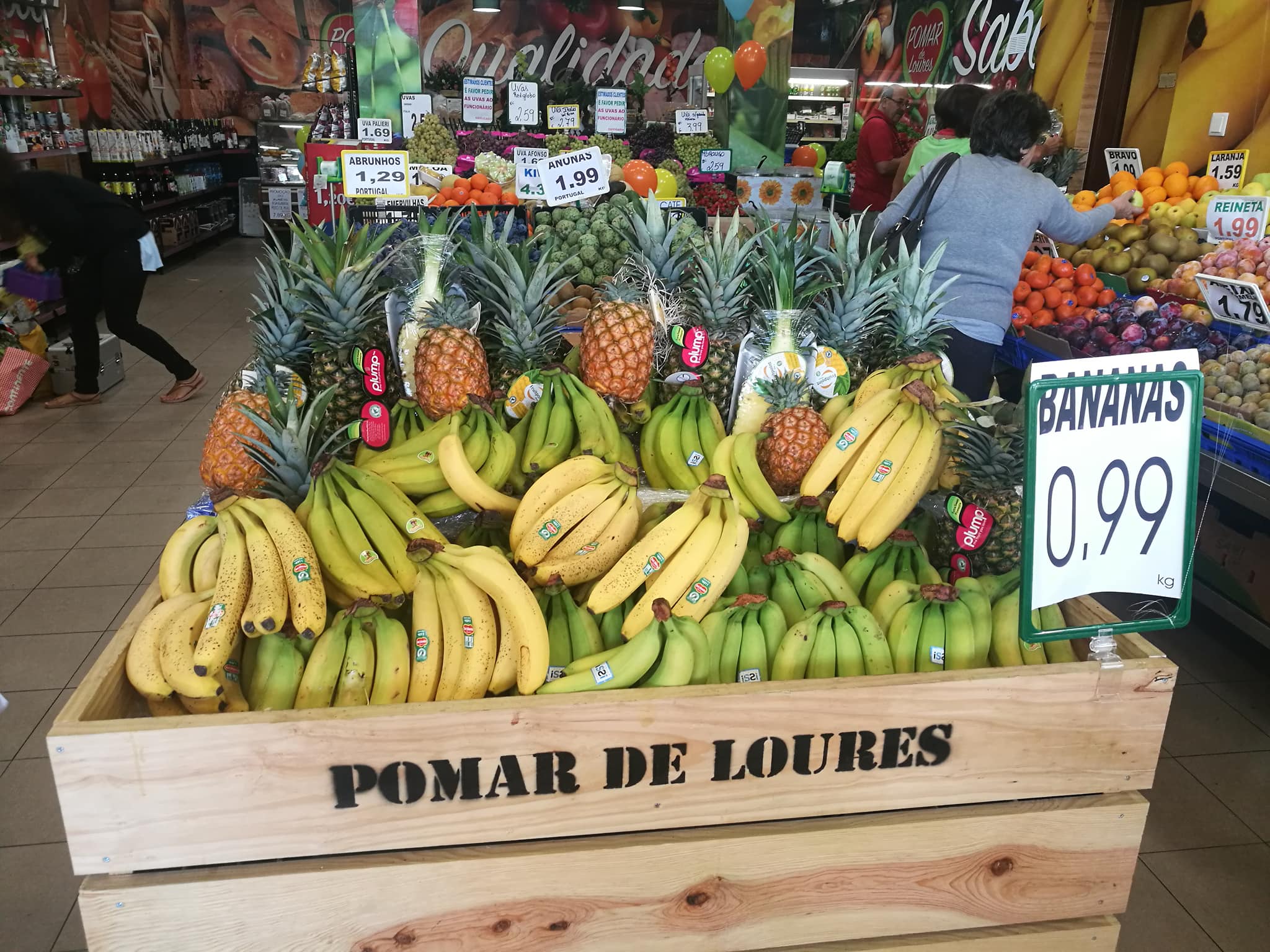 Frutas variadas no balcão
